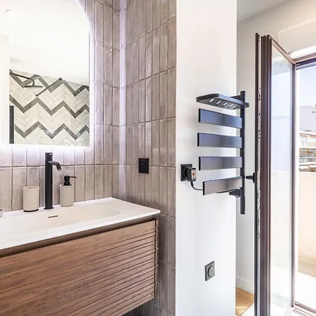 5 Canada - 3-bedroom With Terrace Carlton